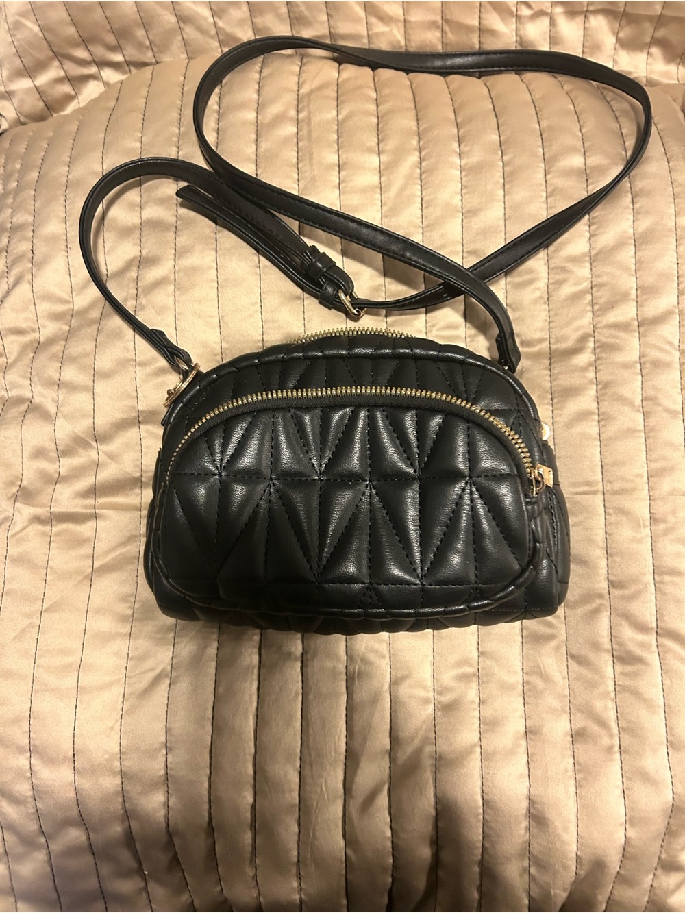 Forever 21 Black Quilted Crossbody with Gold Zipper